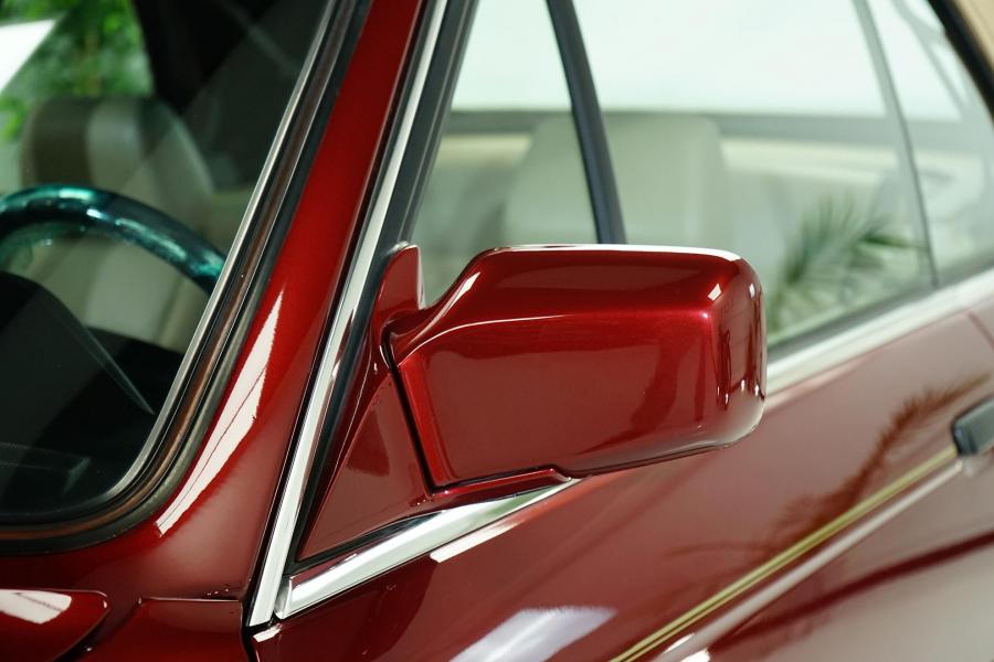 Детали экстерьера BMW 325i Convertible (Calypso Red) 1990 года  (фото 62 из 190)